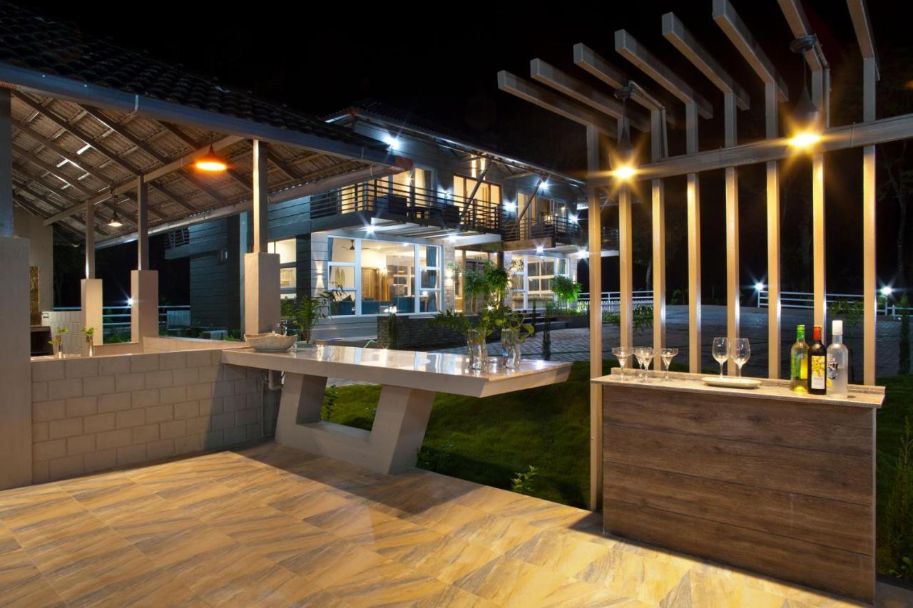 Coffee & Mist Luxury Villa- Comp Breakfast, Pool, Lounge, And Coffee Estate By Stayvista Madikeri Ngoại thất bức ảnh