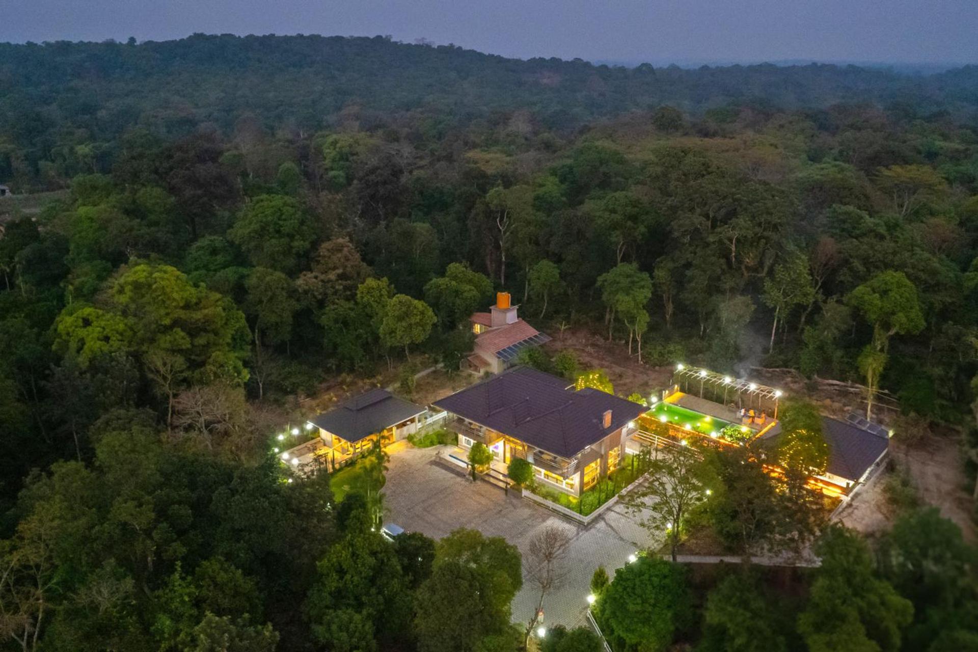 Coffee & Mist Luxury Villa- Comp Breakfast, Pool, Lounge, And Coffee Estate By Stayvista Madikeri Ngoại thất bức ảnh